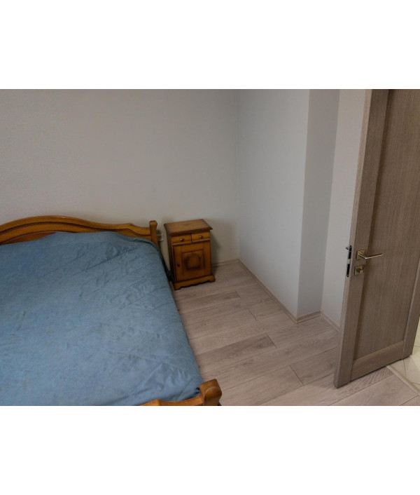 Номер тримісний